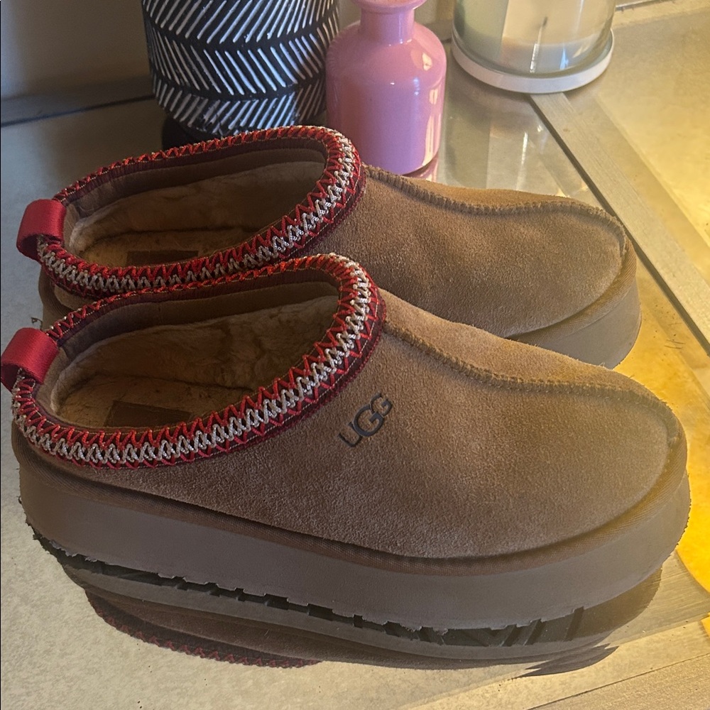 UGG Tasman Platform in Chesnut